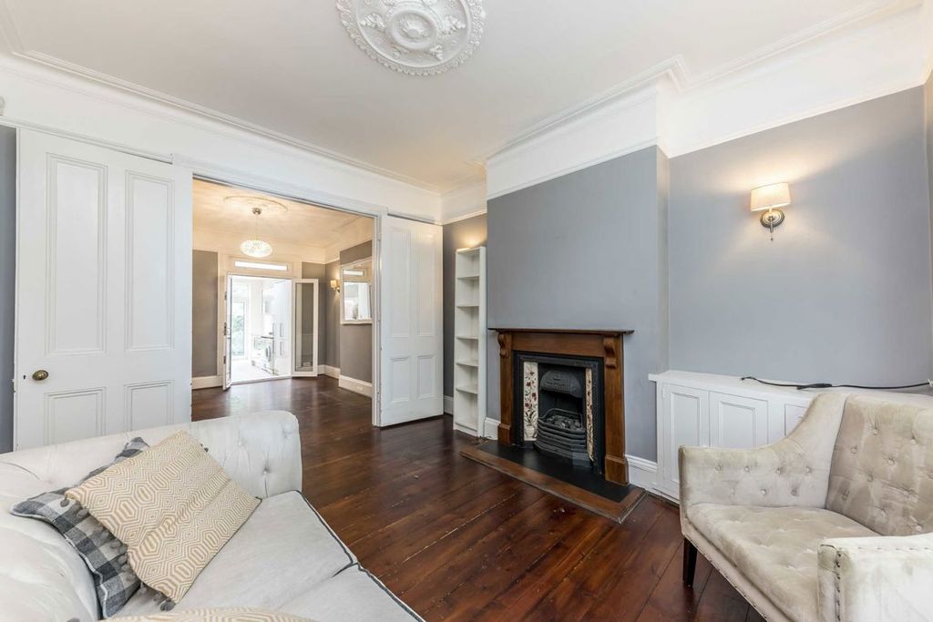 Property photo 2 of 8