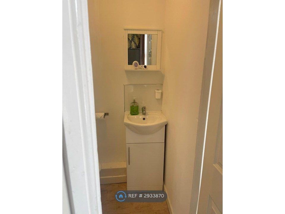 Property photo 2 of 9 Top Fl Shared Bathroom W Shower