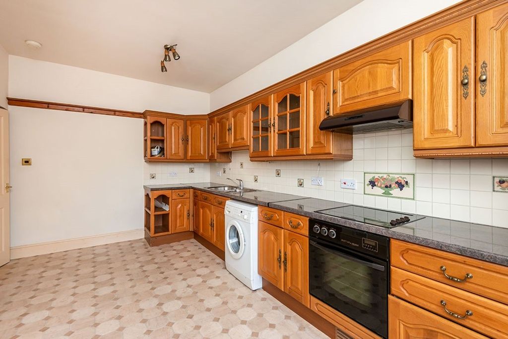 Property photo 3 of 18 Kitchen Diner