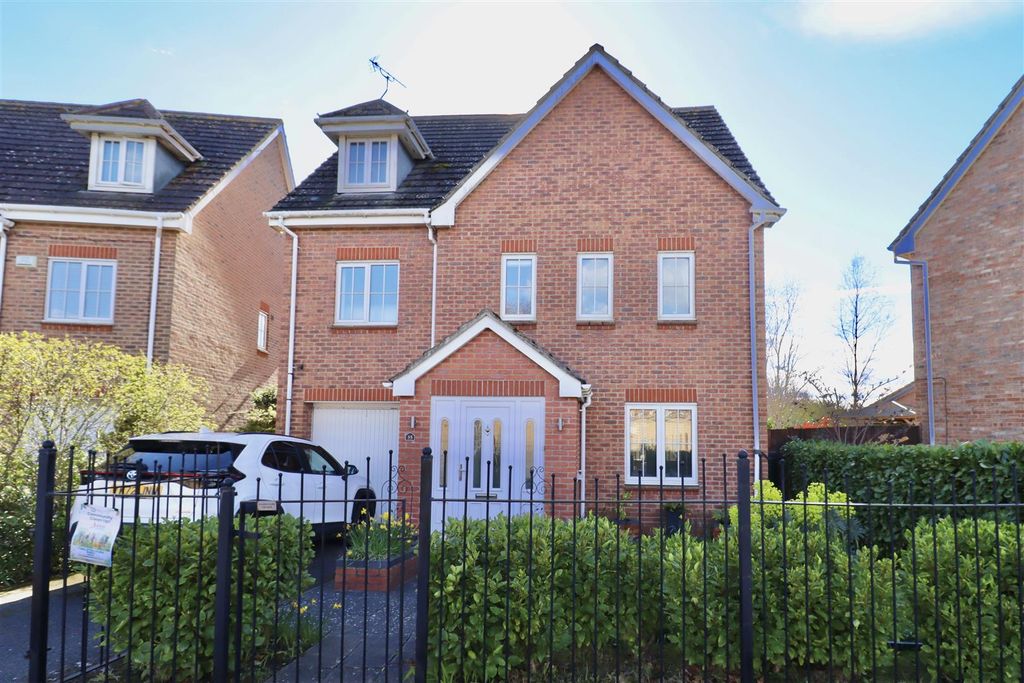 Property photo 1 of 25 Entrance Porch