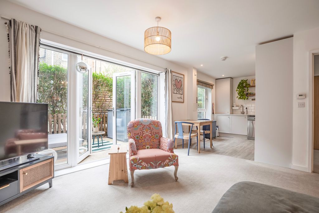 Property photo 1 of 14 Living Room