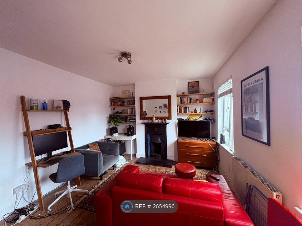 Property photo 2 of 7 Living Room