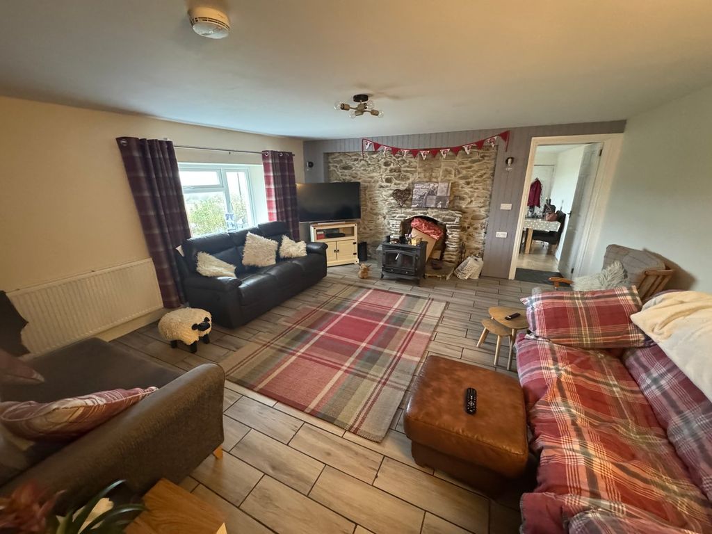 Property photo 3 of 35