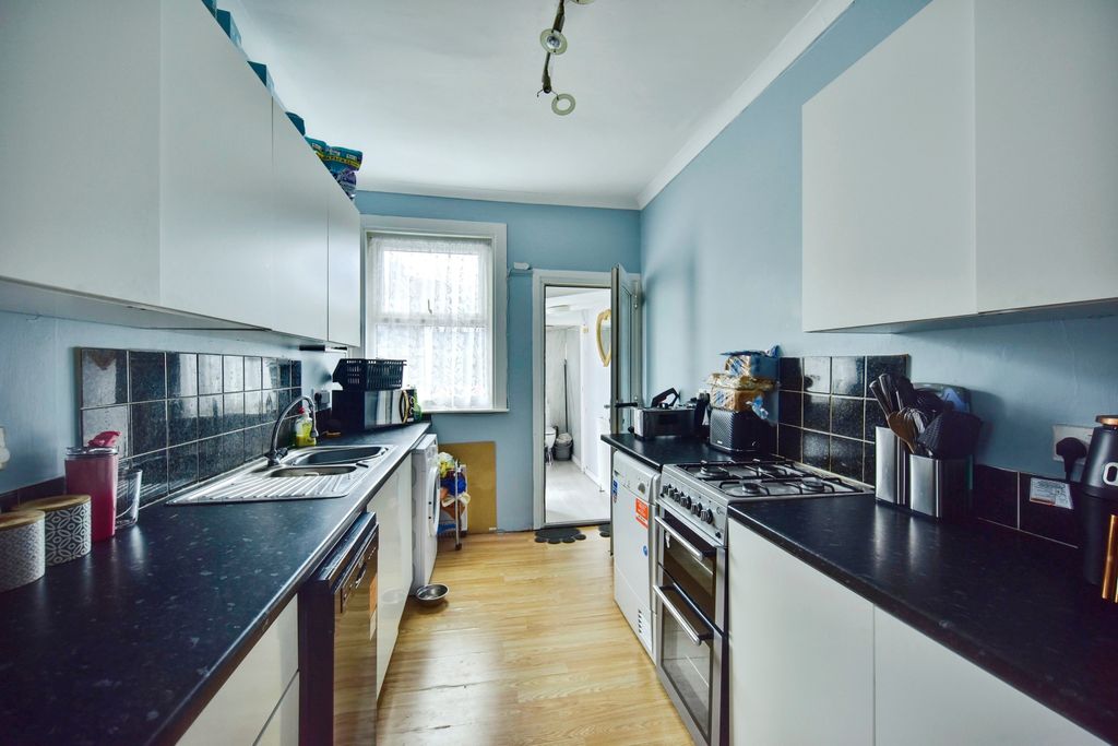 Property photo 3 of 20 Kitchen