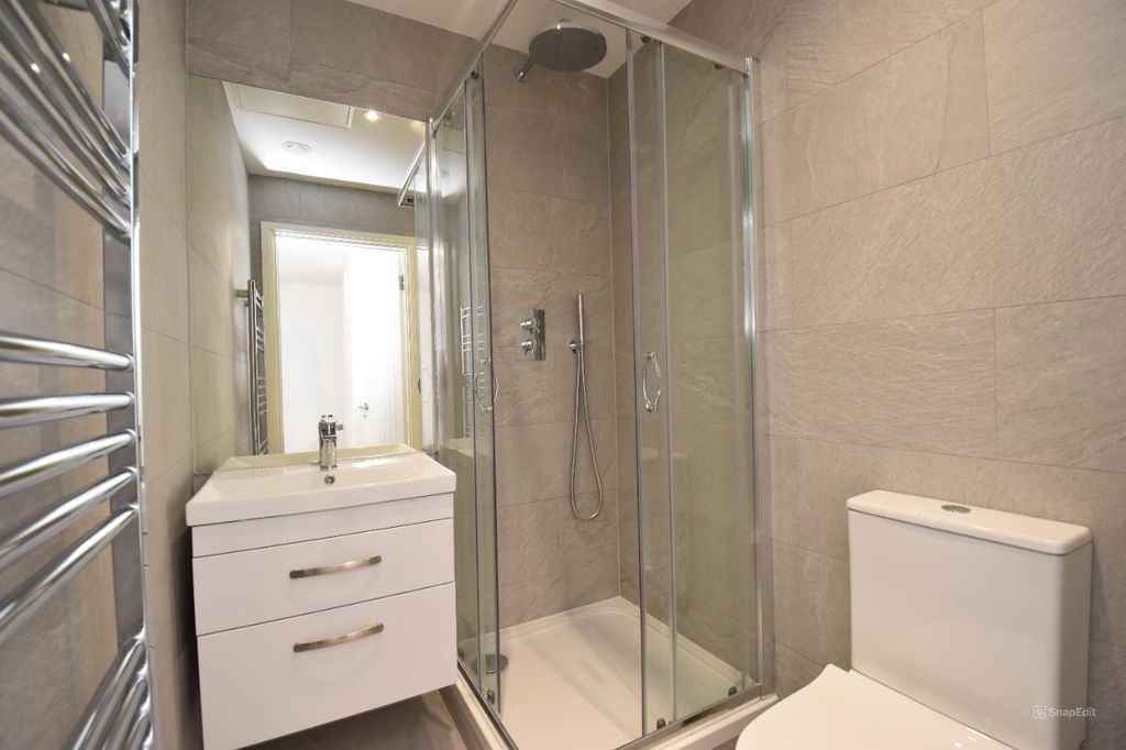 Property photo 3 of 7 Bathroom.Jpg