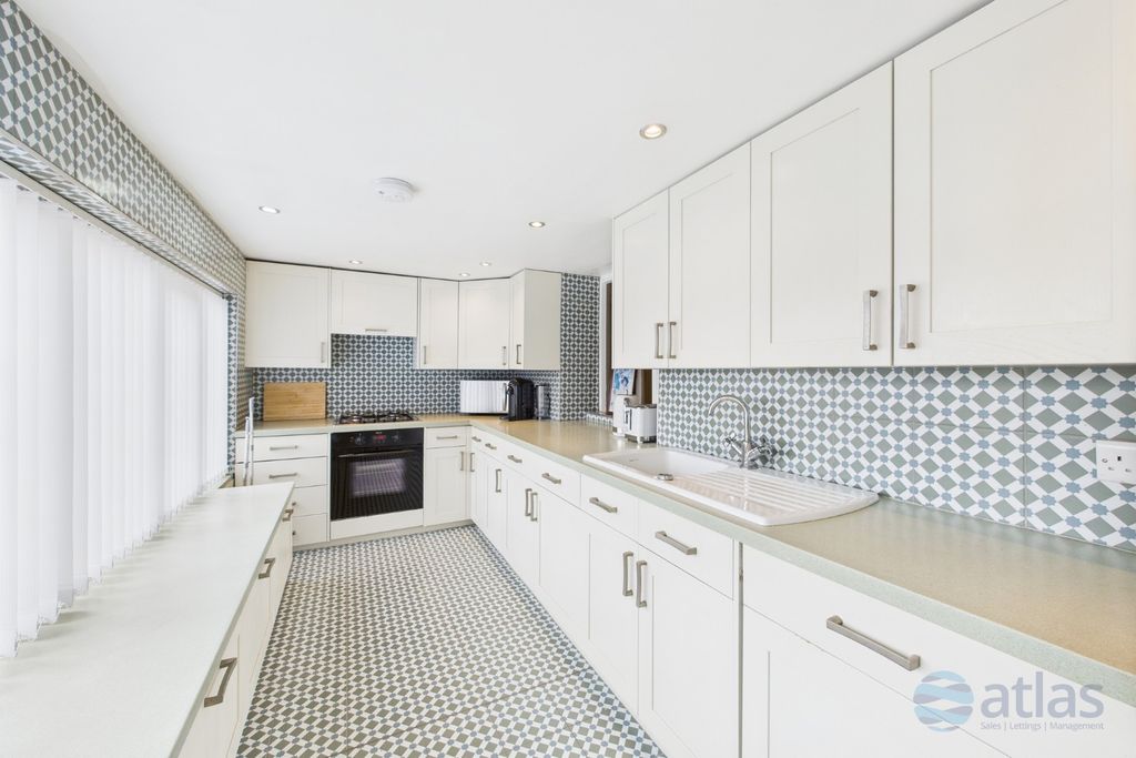 Property photo 3 of 26 Kitchen