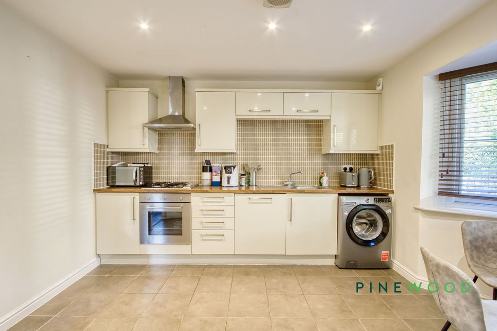 Property photo 3 of 22 Kitchen / Diner