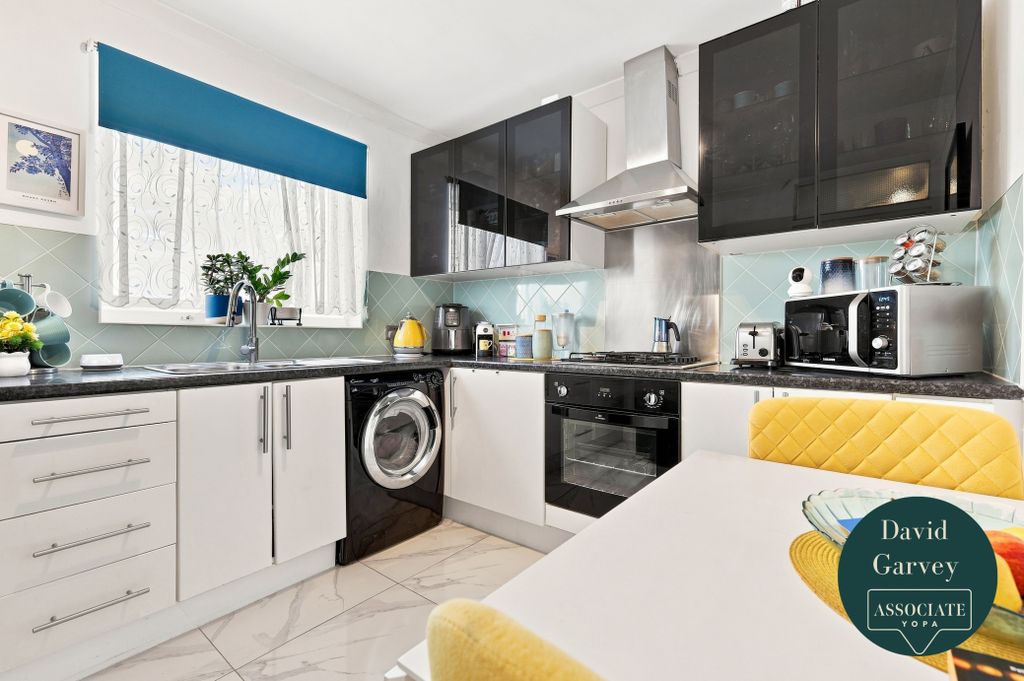 Property photo 3 of 12 Kitchen/Diner