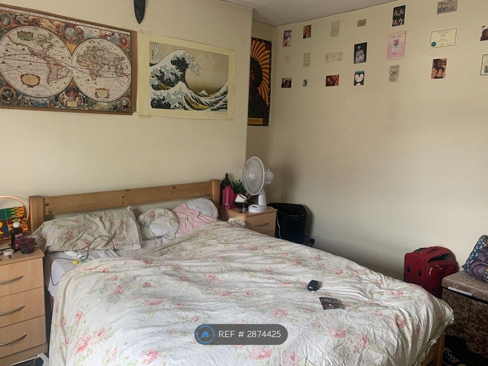 Property photo 2 of 10 Good Sized Double Bedrooms