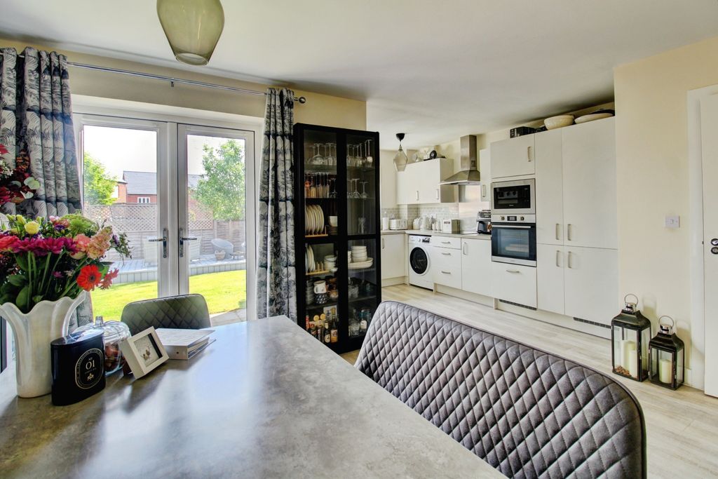 Property photo 2 of 20 Open Plan Kitchen &amp; Dining