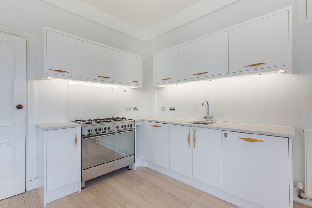 Property photo 2 of 26