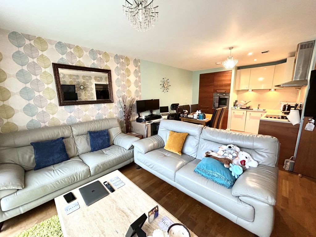 Property photo 2 of 8