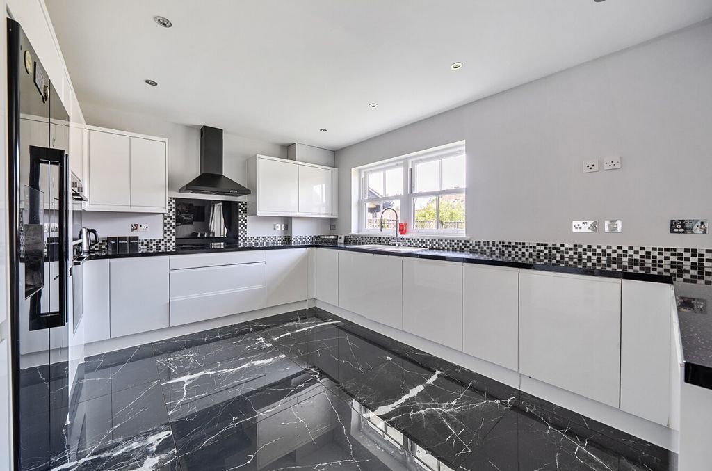 Property photo 2 of 12 1326702-14-68875B...