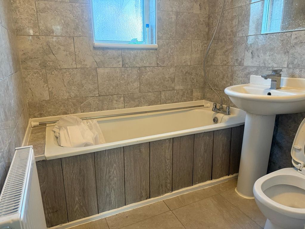 Additional image 9 of 5 bed detached house to rentTalbot Road, Luton LU2