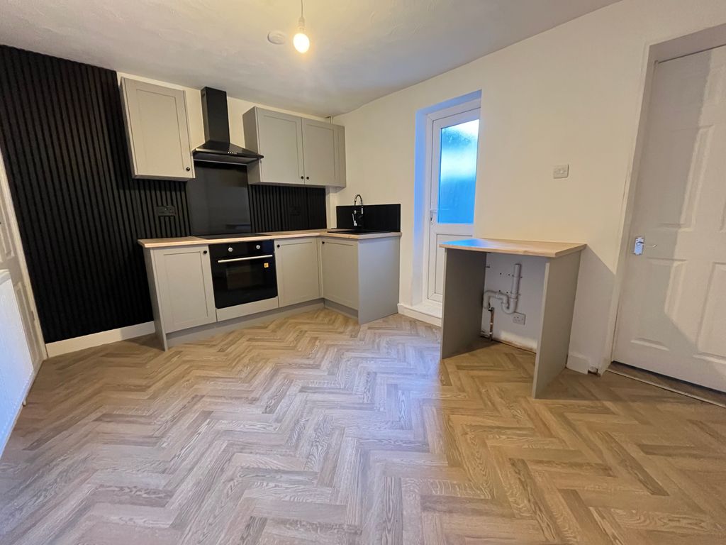 Property photo 3 of 7 Kitchen