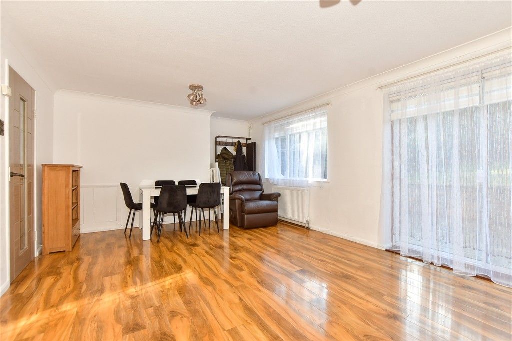 Property photo 3 of 5 Lounge