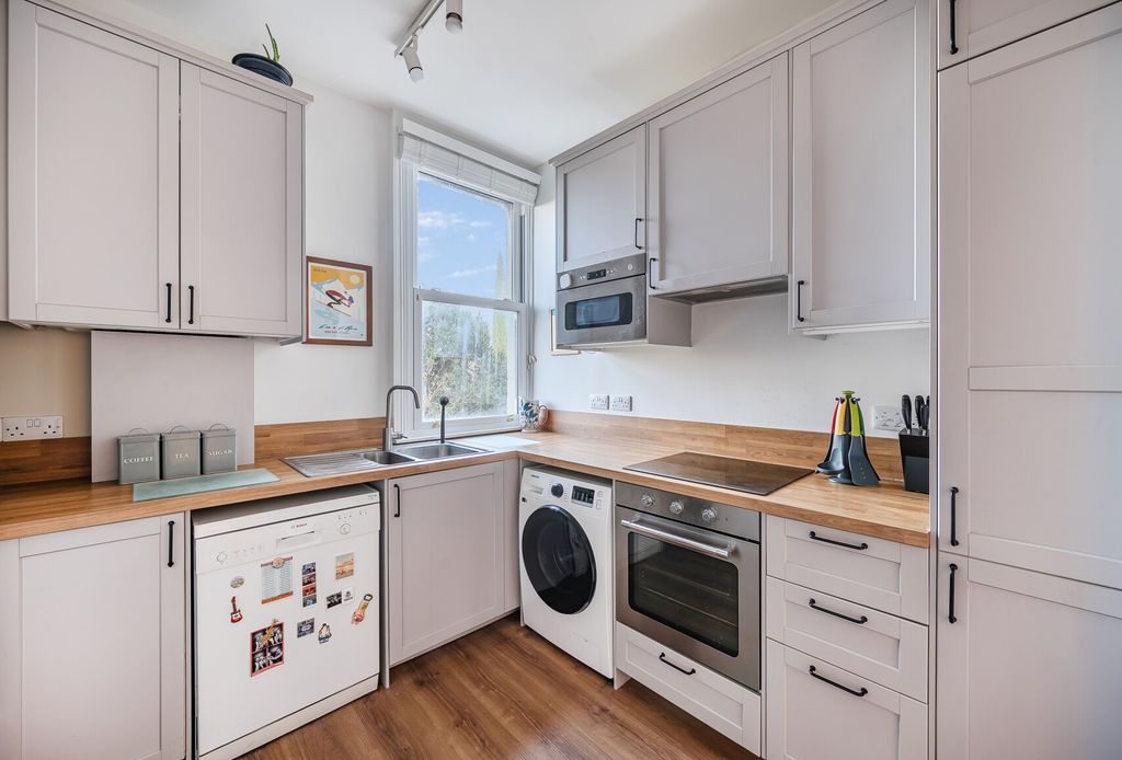 Property photo 2 of 20 1392715-5-694570A...