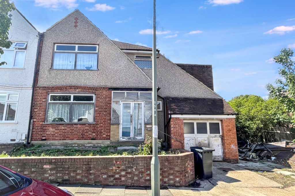Property photo 1 of 20 23 Thornton Road, Bromley, Kent Br1 5Ap