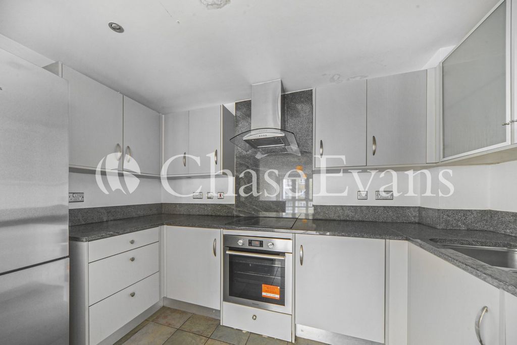 Property photo 3 of 23 Kitchen