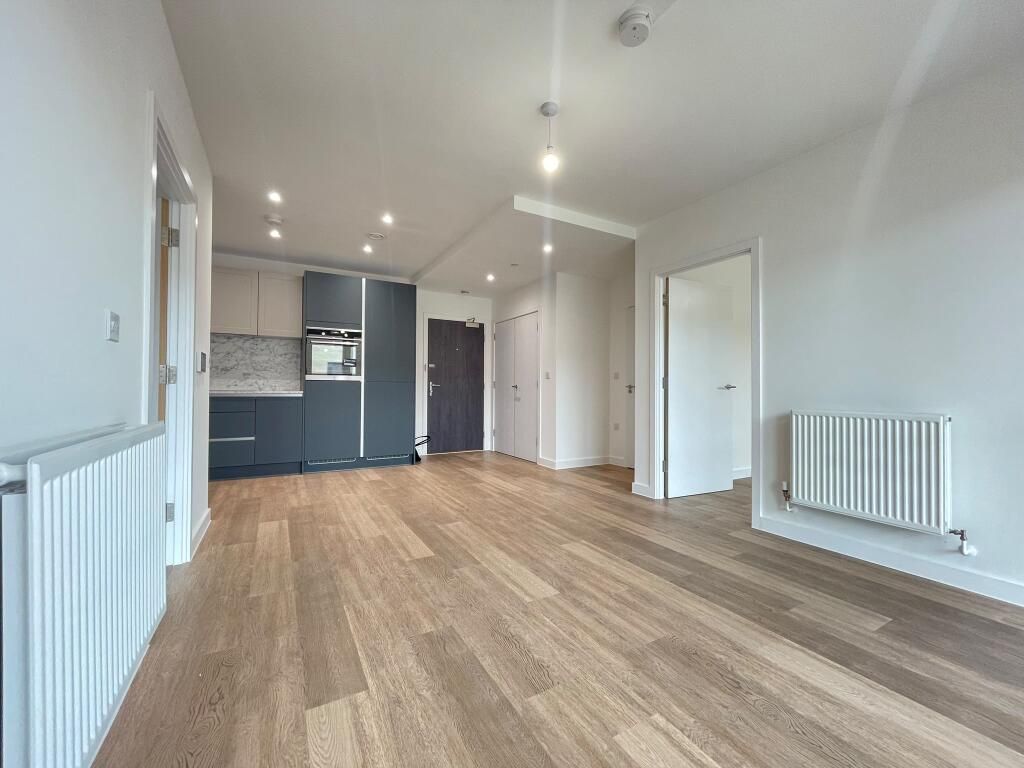 Property photo 1 of 4 2 Bed Flat To Rent Albert Road, New Malden Kt3