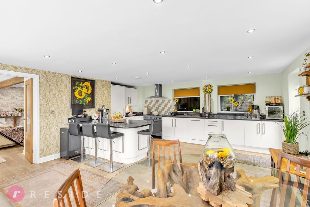 Property photo 3 of 26 Dining Kitchen