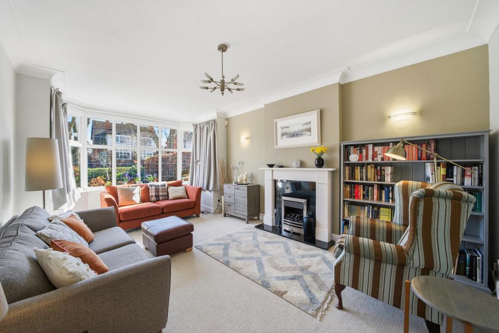 Property photo 2 of 33 Living Room