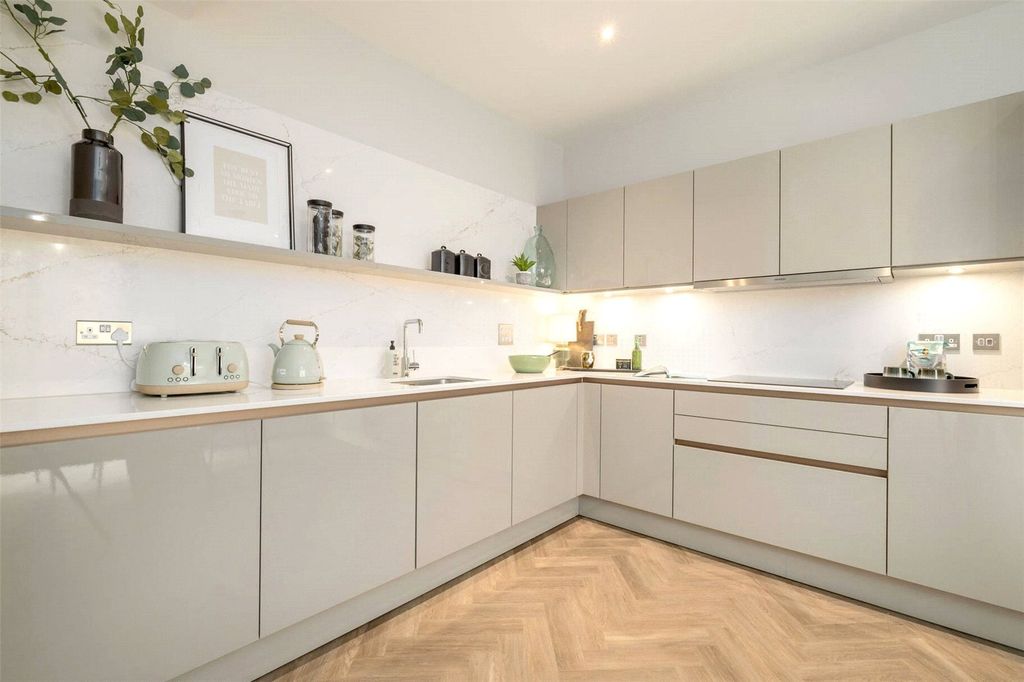 Property photo 3 of 21 Kitchen/Dining