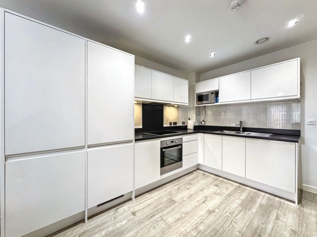 Property photo 2 of 14 Kitchen