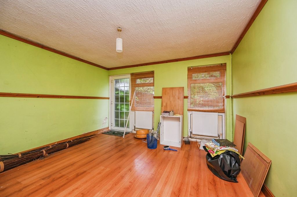 Property photo 2 of 8 Lounge
