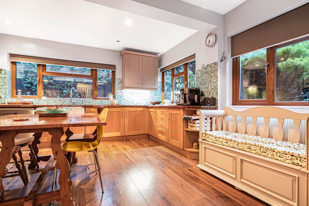 Additional image 13 of 4 bed detached house for saleCastleleigh Court, Enfield EN2