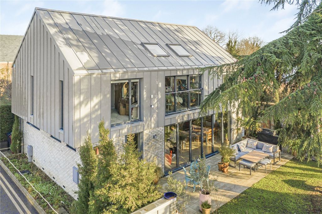 Property photo 1 of 57 Front Aspect