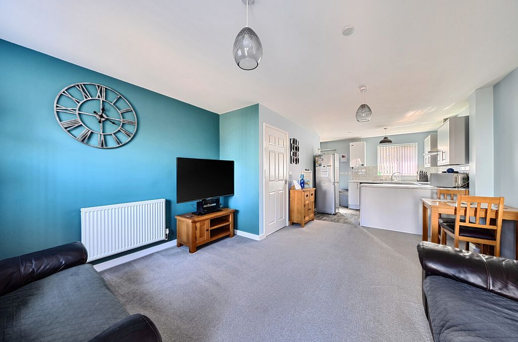 Property photo 3 of 20 1437554-8-69Cee27...