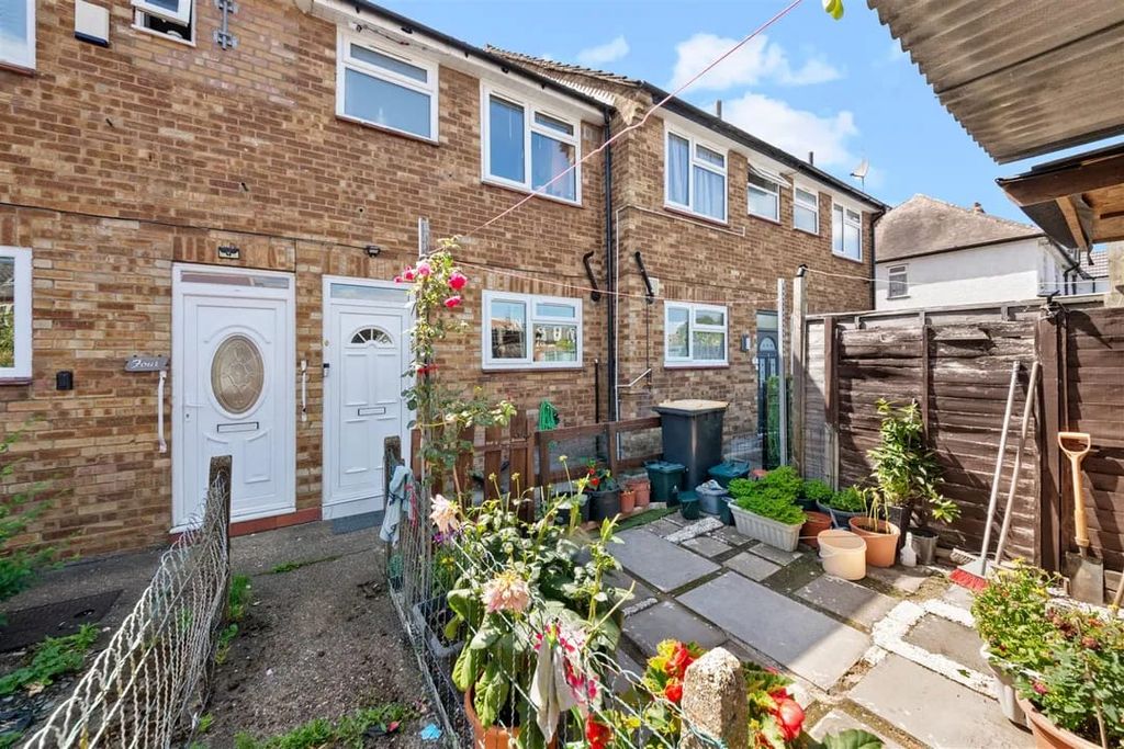 Property photo 1 of 22 4 Bed Terraced House To Rent High Street, Hayes Ub3
