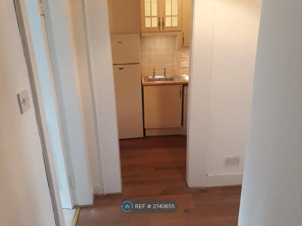 Property photo 3 of 13 Hall