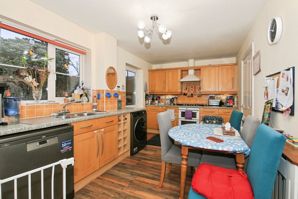 Property photo 2 of 18