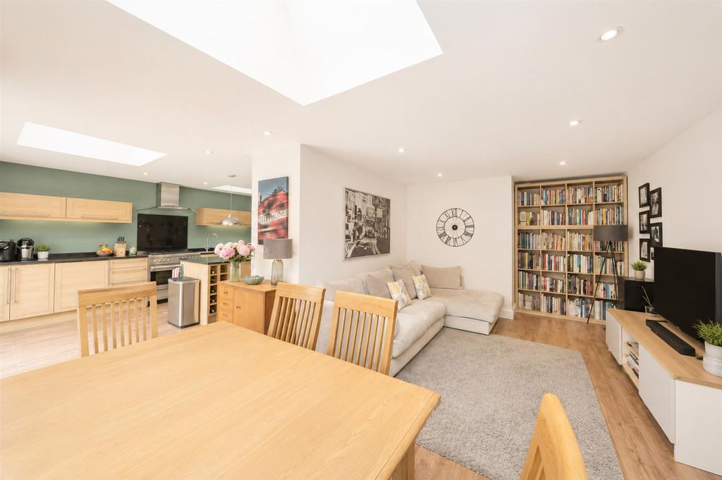 Property photo 2 of 28 Rear Reception Room