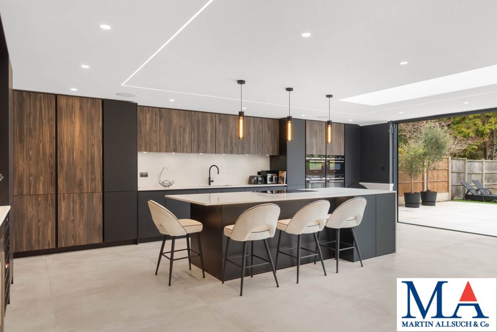 Property photo 3 of 29