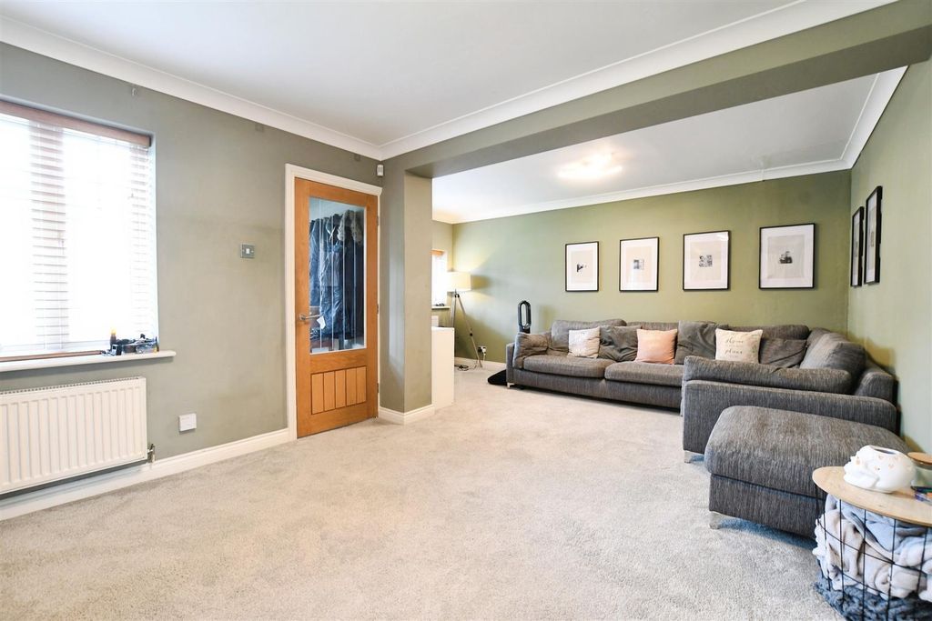 Property photo 2 of 21 Lounge