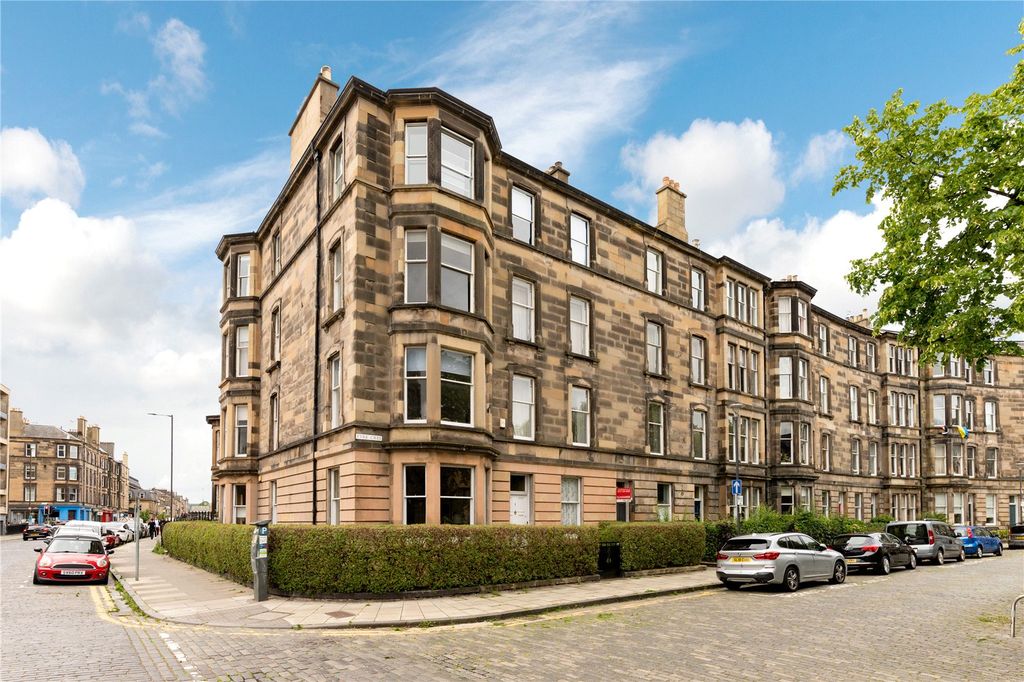 Property photo 1 of 19 Eyre Crescent