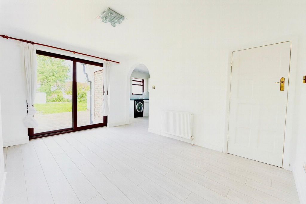 Property photo 3 of 15 Dining Room