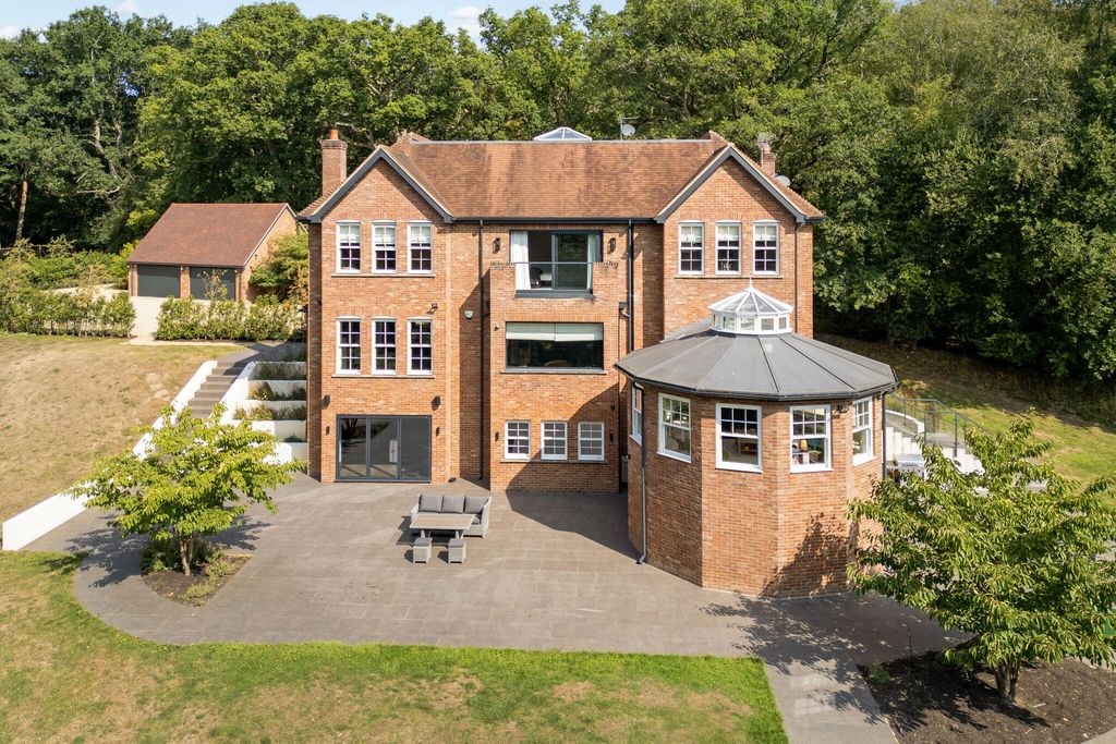 Property photo 1 of 26