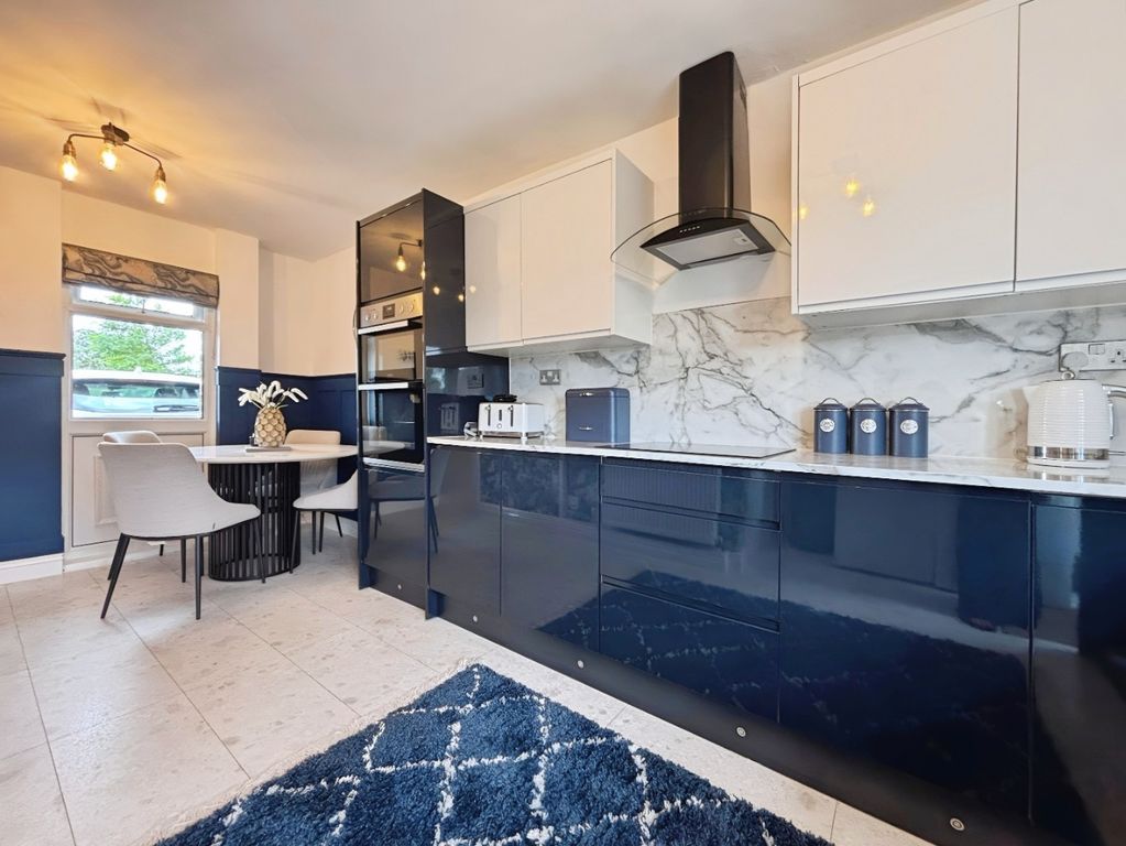 Property photo 2 of 17 4439921