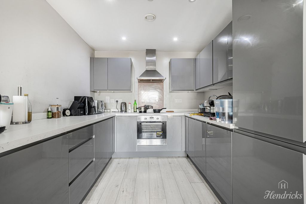 Property photo 3 of 28