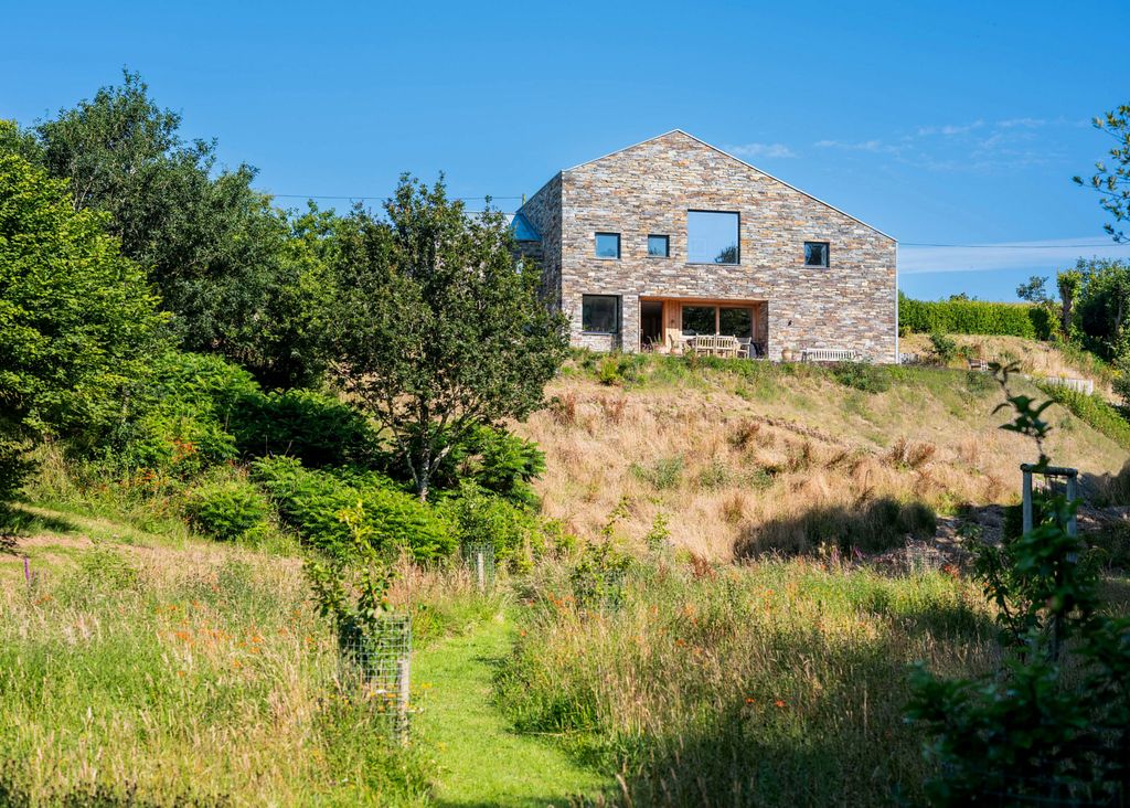 Property photo 1 of 35 Hay House