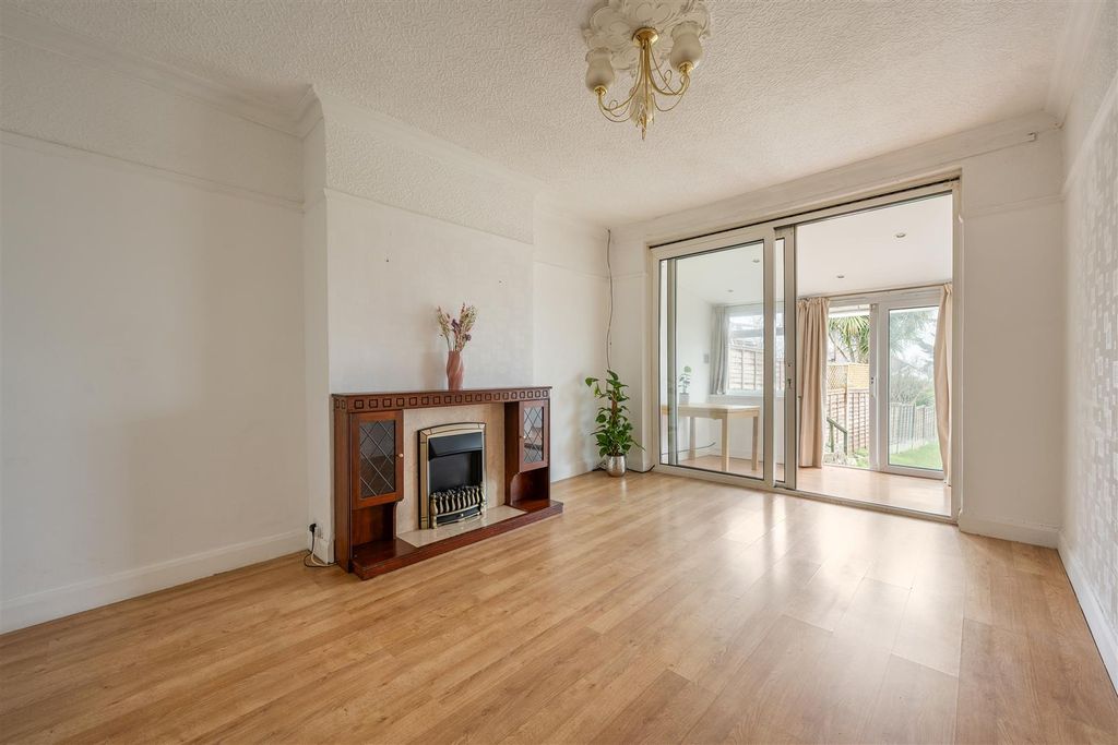 Property photo 2 of 14 Sunset Avenue, E4