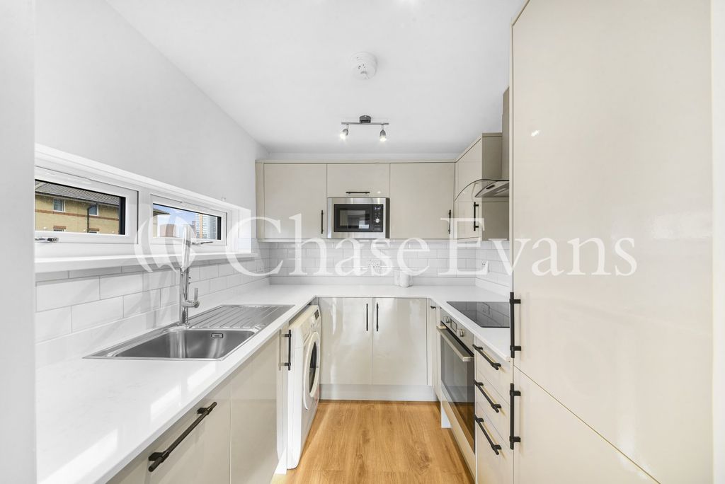 Property photo 2 of 9 Kitchen