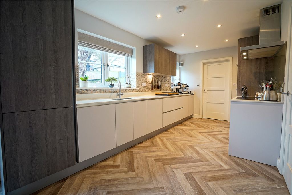 Property photo 3 of 19 Picture No. 09