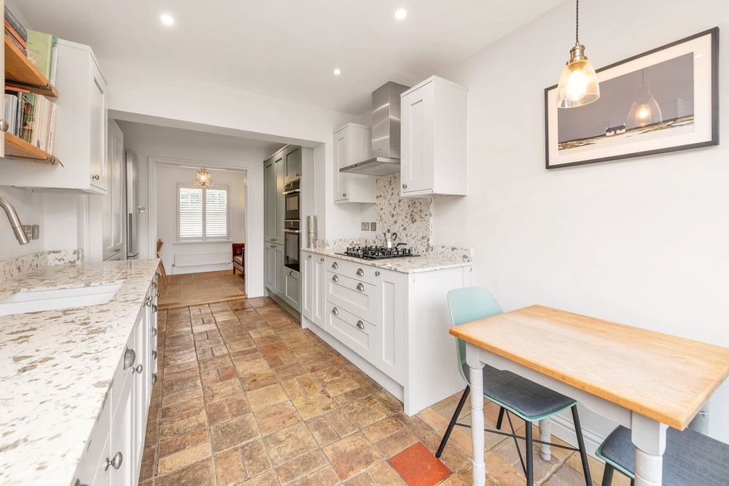 Property photo 2 of 28