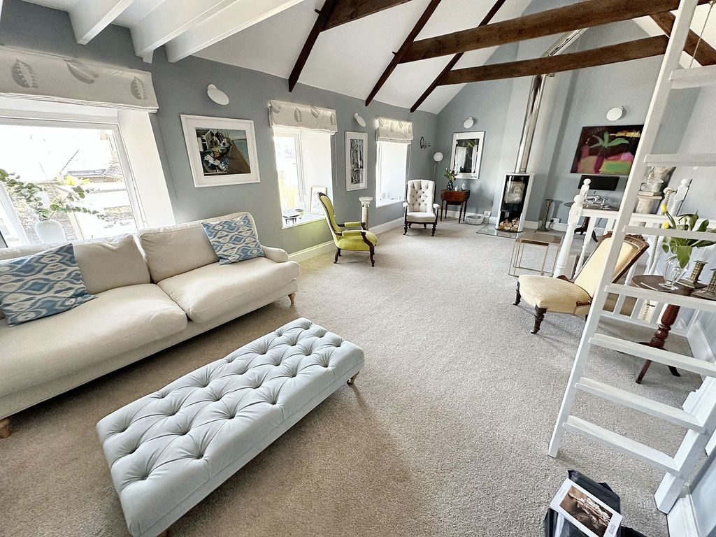 Property photo 2 of 24