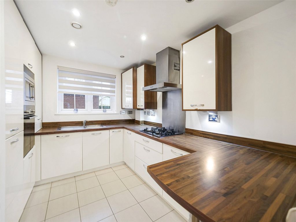 Property photo 2 of 21 Picture No. 11